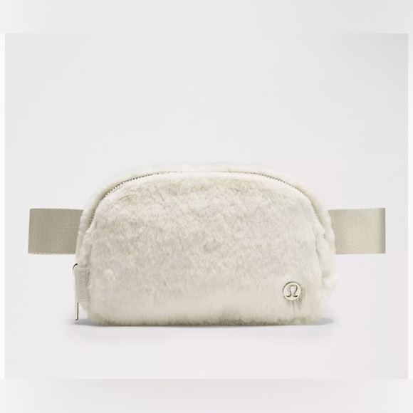 NWT Lululemon Everywhere Belt Bag Plush Fleece -Bone Color - Picture 1 of 11